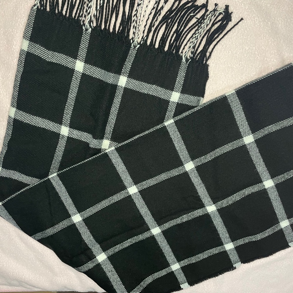 Banana Republic black & white scarf